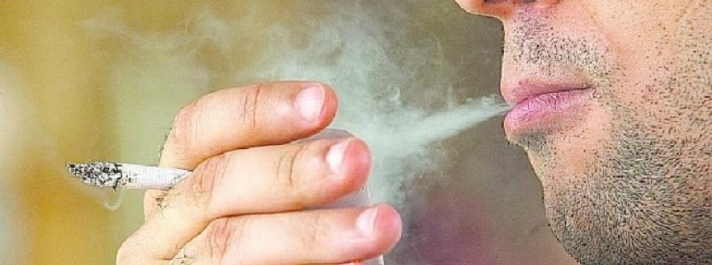 Você sabia que fumar é prejudicial à saúde dos olhos e acelera a catarata? Entenda